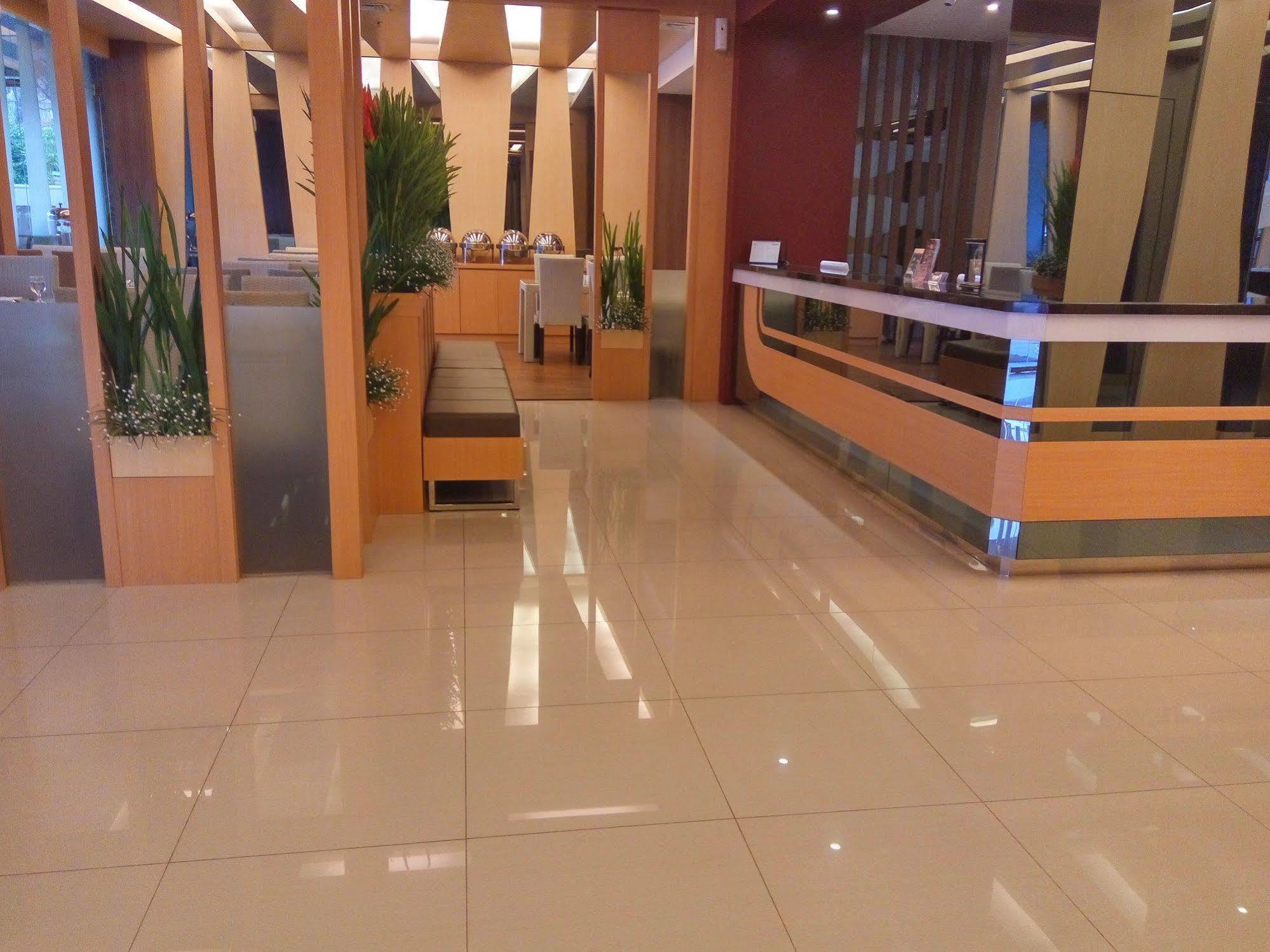 The L Hotel Entertainment Batam Exterior photo
