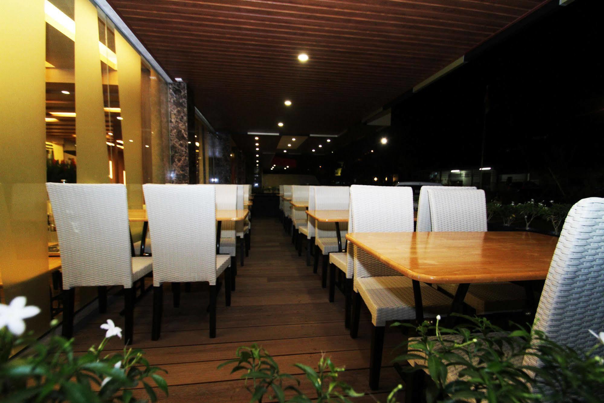 The L Hotel Entertainment Batam Exterior photo
